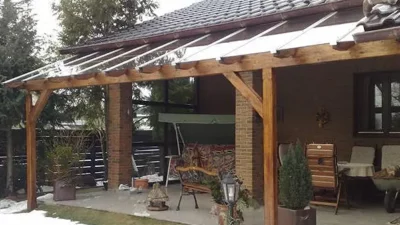 Terrassenüberdachung mit Glasdach an Einfamilienhaus